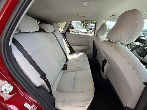 Used 2025 Hyundai Kona SEL FWD image 35
