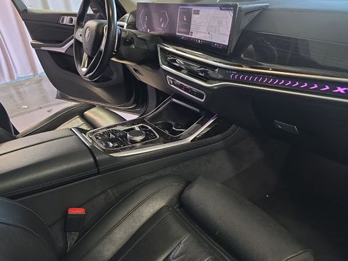 Used 2025 BMW X7 xDrive40i AWD/4WD image 18