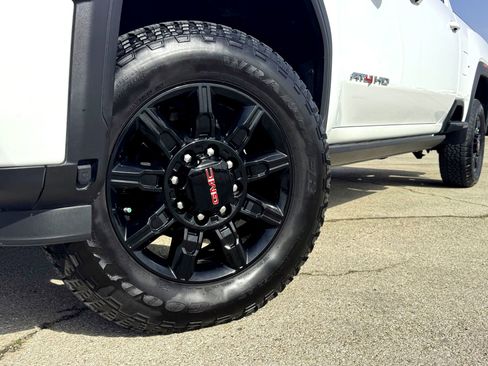 Used 2024 GMC Sierra 2500 AT4 w/ AT4 Premium Plus Package image 2