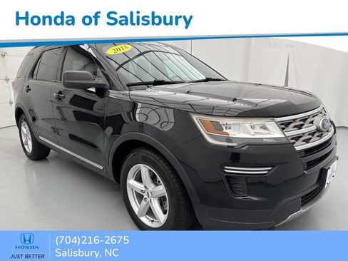 Used 2018 Ford Explorer XLT FWD image 1