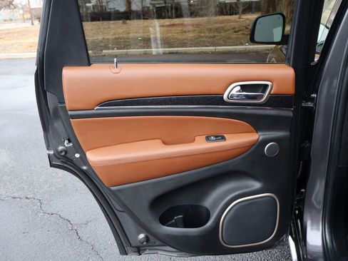 Used 2016 Jeep Grand Cherokee Summit w/ Platinum Series Group image 24