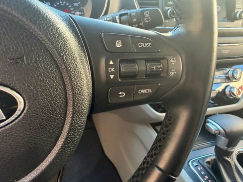 Used 2021 Kia Sedona EX image 17