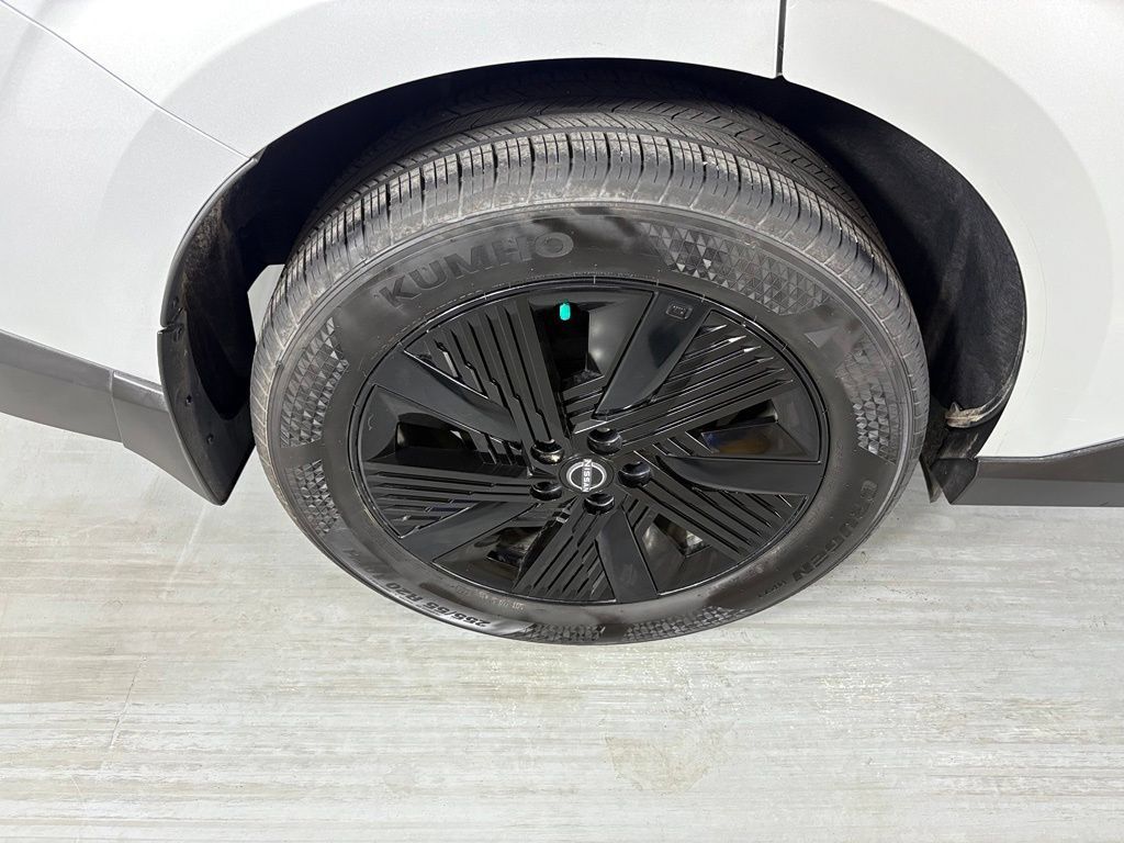 Certified 2025 Nissan Murano SV FWD image 11