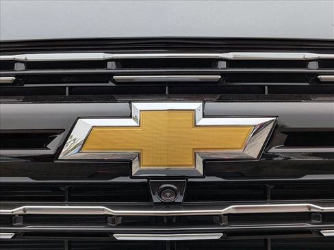 New 2026 Chevrolet Suburban High Country image 17