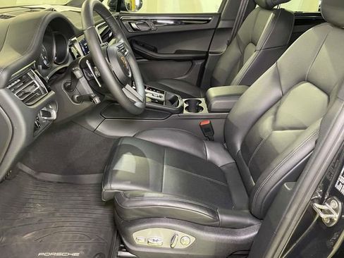Certified 2025 Porsche Macan image 16