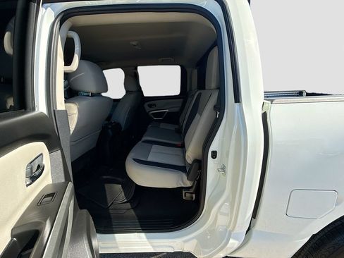 Used 2024 Nissan Titan SV w/ SV Convenience Package RWD image 23