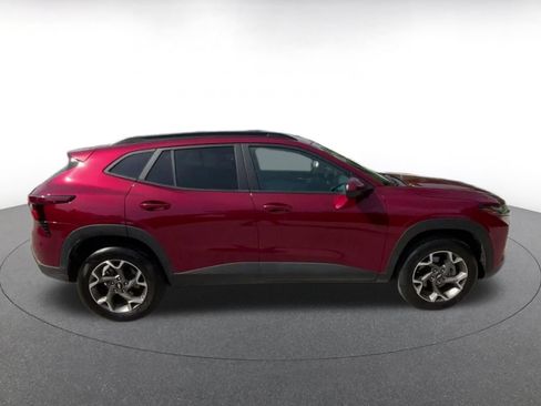 Used 2025 Chevrolet Trax LT FWD image 16