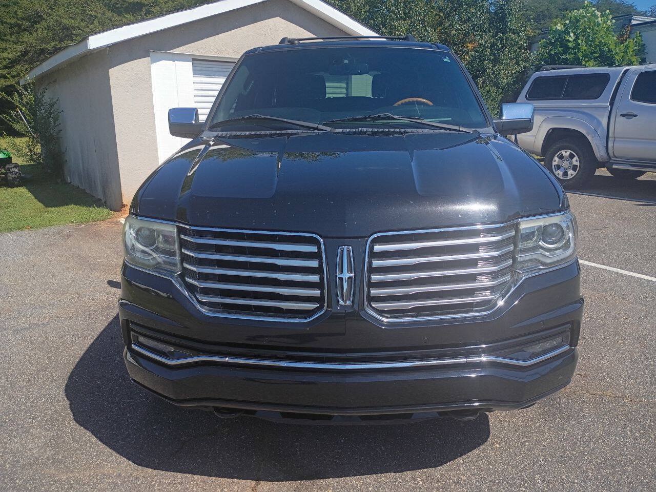 Used 2016 Lincoln Navigator L Select AWD/4WD image 4