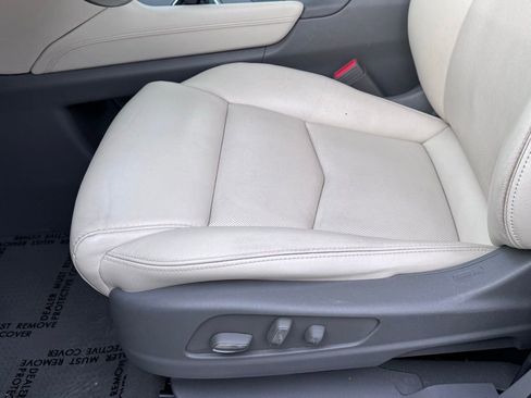 Used 2018 Cadillac XT5 Luxury w/ Driver Awareness Package image 12