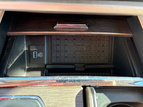 Used 2024 Ford Expedition Limited image 23