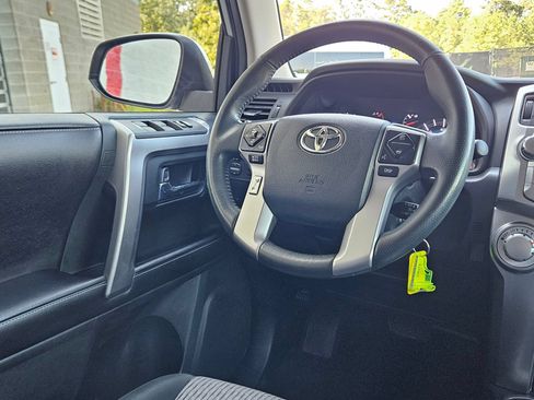 Used 2018 Toyota 4Runner SR5 RWD image 9