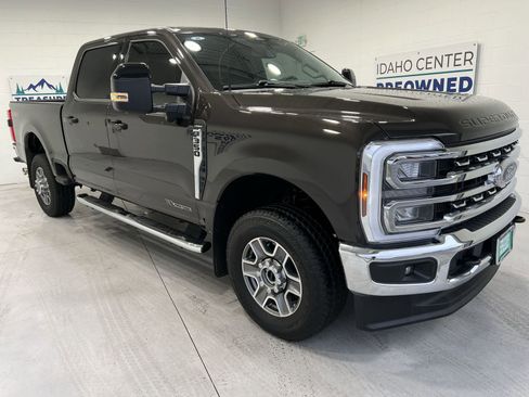 Used 2025 Ford F350 Lariat image 2