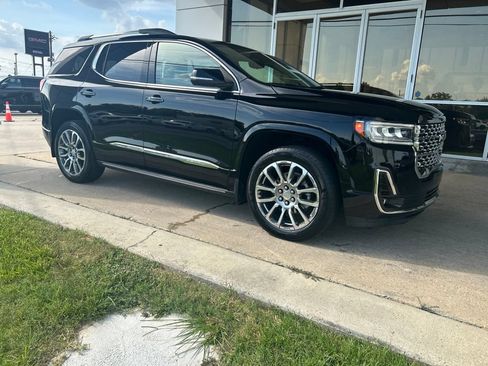 Used 2022 GMC Acadia Denali w/ Denali Ultimate Package FWD image 2
