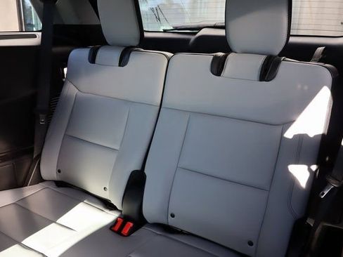 Used 2021 Ford Explorer XLT w/ Equipment Group 202A image 18