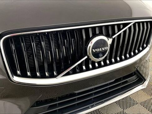 Used 2023 Volvo XC60 B5 Plus image 30