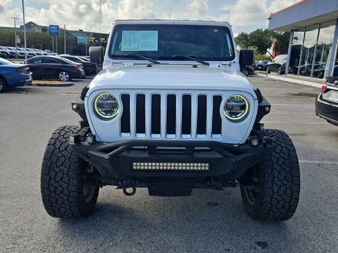 Used 2018 Jeep Wrangler Unlimited Sahara AWD/4WD image 2