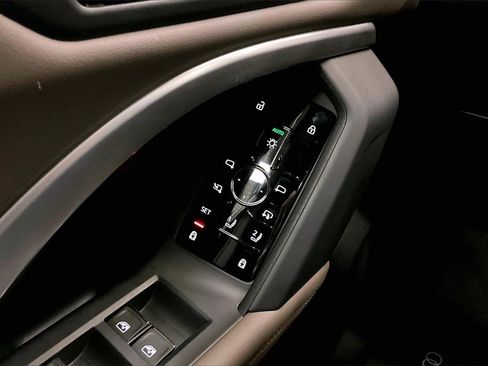 Used 2025 Audi Q5 Premium image 15