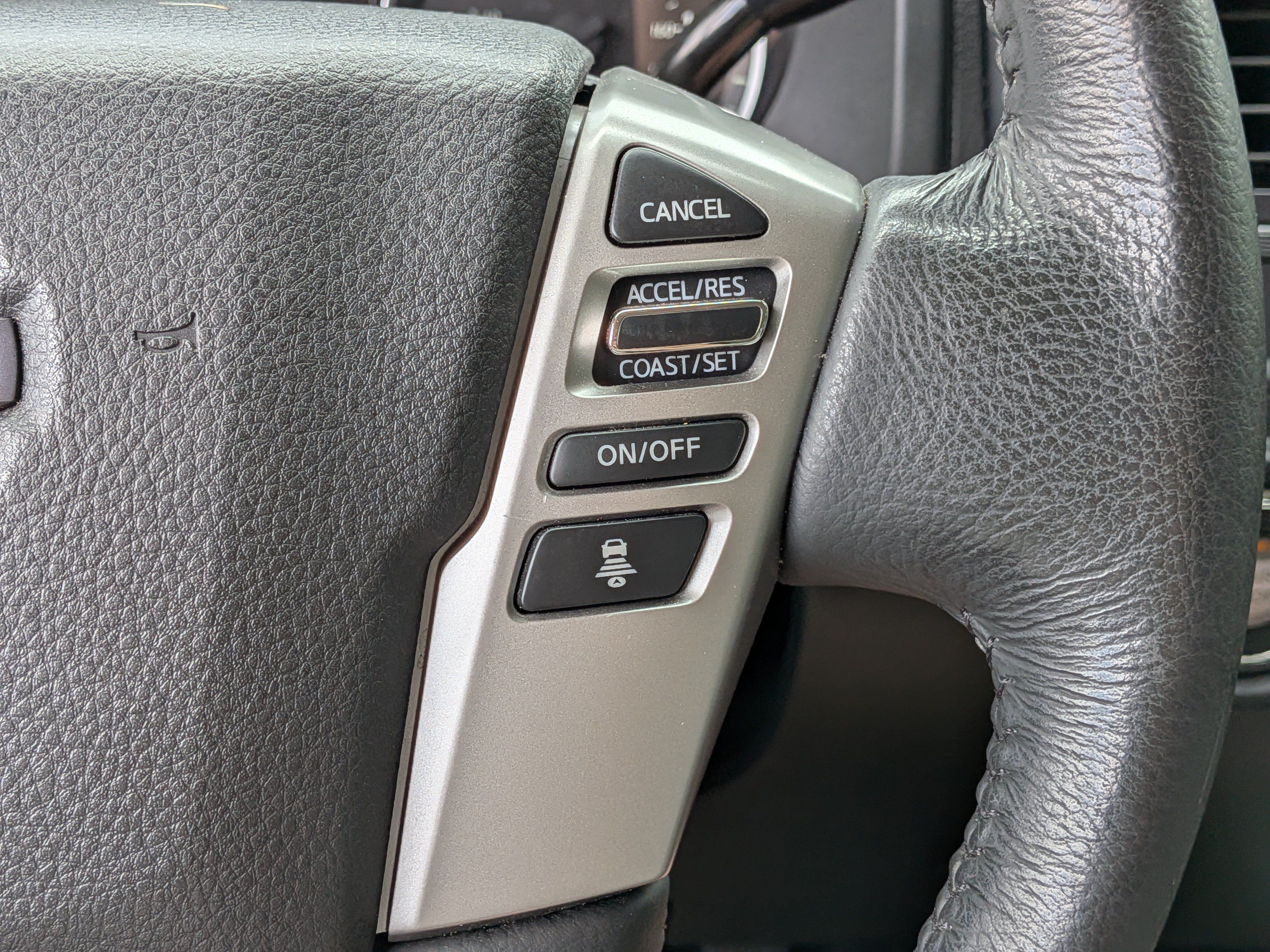 Used 2024 Nissan Titan SV w/ SV Convenience Package RWD image 25