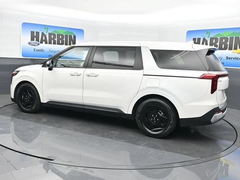 Used 2025 Kia Carnival FWD image 3