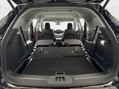 Used 2022 Ford Explorer XLT w/ Equipment Group 202A image 23