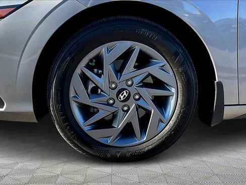 Used 2024 Hyundai Elantra SEL image 9
