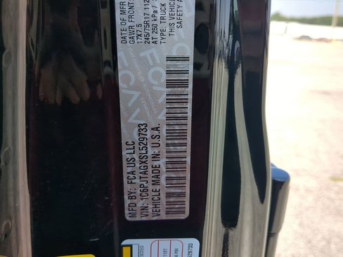 New 2025 Jeep Gladiator Sport image 25