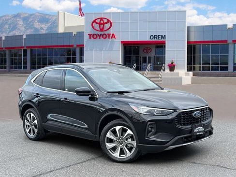 Used 2025 Ford Escape Platinum image 1