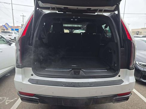 Used 2023 Cadillac Escalade ESV Sport Platinum w/ LPO, ONYX Package image 5