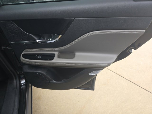 Used 2024 Lincoln Corsair AWD w/ Equipment Group 101A image 18