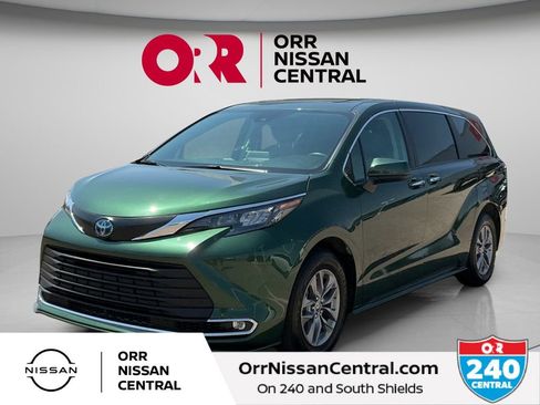 Used 2024 Toyota Sienna XLE FWD image 1