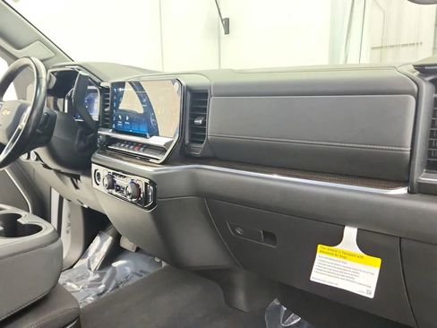 Used 2022 Chevrolet Silverado 1500 LT image 36