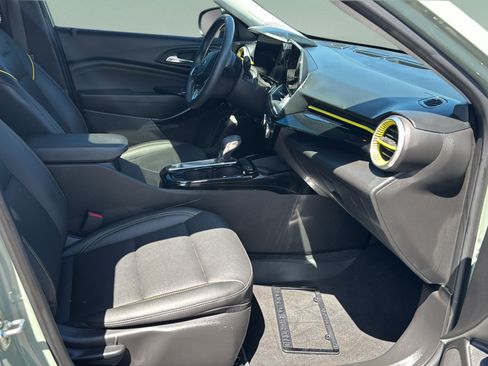 Used 2024 Chevrolet Trax ACTIV w/ Sunroof Package FWD image 22