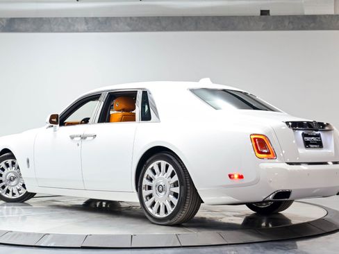 Used 2022 Rolls-Royce Phantom Sedan w/ The Phantom Package RWD image 70