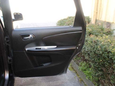Used 2020 Dodge Journey SE w/ SE Popular Equipment Group FWD image 17