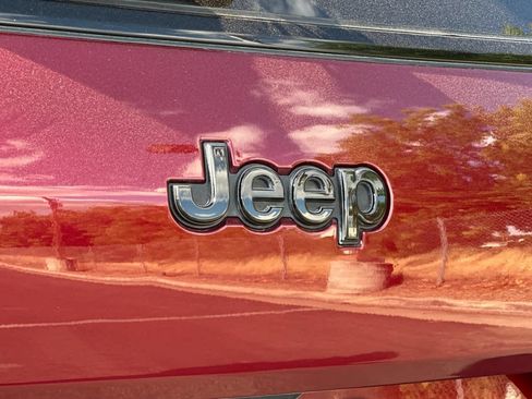 Used 2021 Jeep Grand Cherokee L Laredo RWD image 28