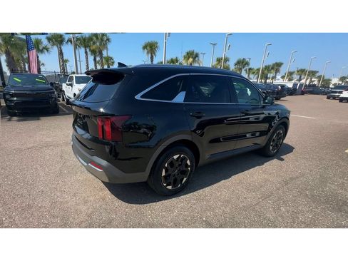 Used 2024 Kia Sorento S FWD image 2