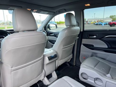 Used 2016 Toyota Highlander Limited Platinum AWD/4WD image 36