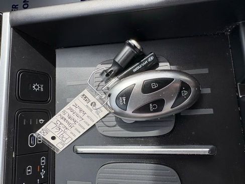 Used 2025 Hyundai Santa Fe Limited FWD image 6