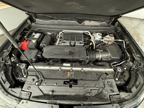 Certified 2025 Chevrolet Colorado Z71 w/ Midnight Edition image 11