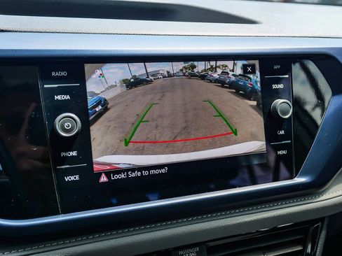 Used 2023 Volkswagen Taos SE w/ Panoramic Sunroof Package FWD image 25