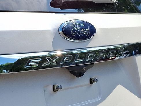 Used 2019 Ford Explorer XLT w/ Equipment Group 202A AWD/4WD image 28