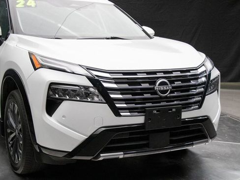 Used 2024 Nissan Rogue Platinum w/ Platinum Premium Package image 3