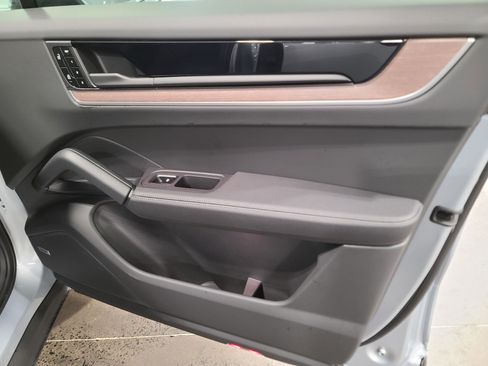 New 2026 Porsche Cayenne image 28