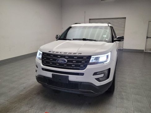 Used 2017 Ford Explorer XLT w/ Equipment Group 202A FWD image 15