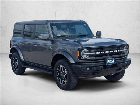 Used 2024 Ford Bronco Outer Banks AWD/4WD image 3