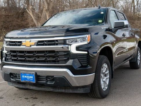 Used 2023 Chevrolet Silverado 1500 LT AWD/4WD image 2