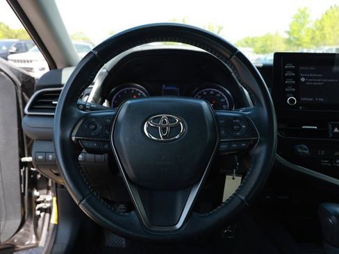 Used 2021 Toyota Camry SE image 11
