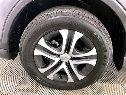 Used 2018 Toyota RAV4 LE image 7