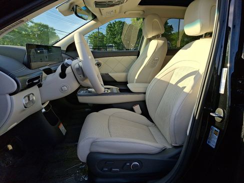 Certified 2026 Genesis GV60 Advance AWD/4WD image 14