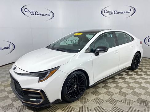 Certified 2022 Toyota Corolla SE FWD image 3